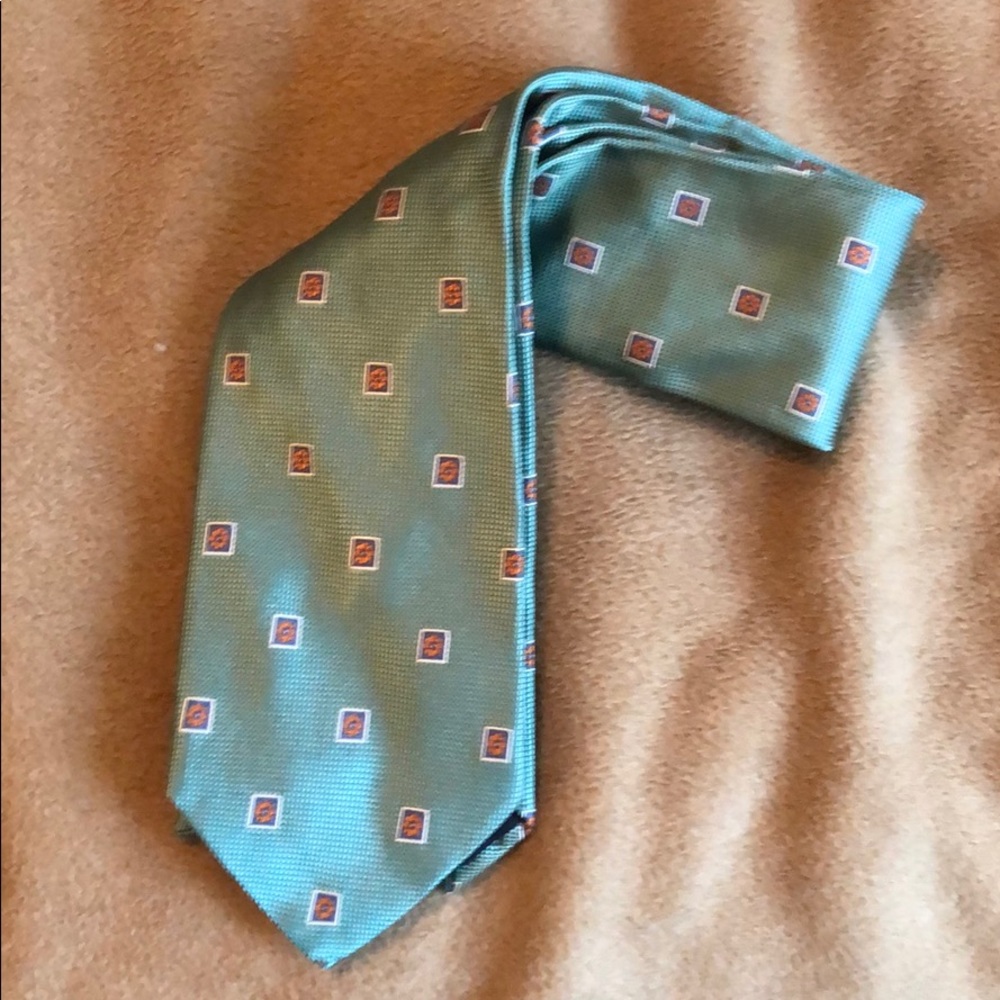 Brooks Brothers green tie with small boxes tie